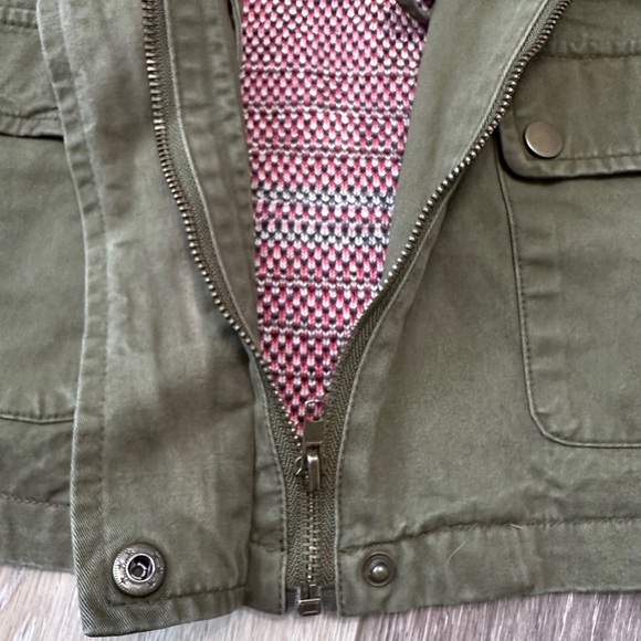 🛍️Blu Pepper Green cinched southwestern Aztec cargo sweater vest Size M - Picture 3 of 6